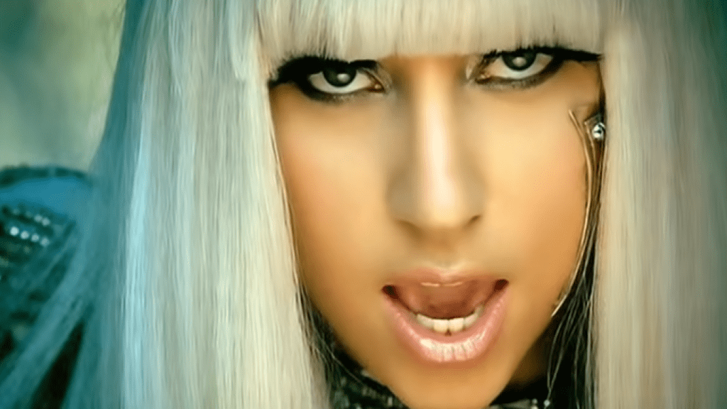 Lady Gaga no clipe Poker Face